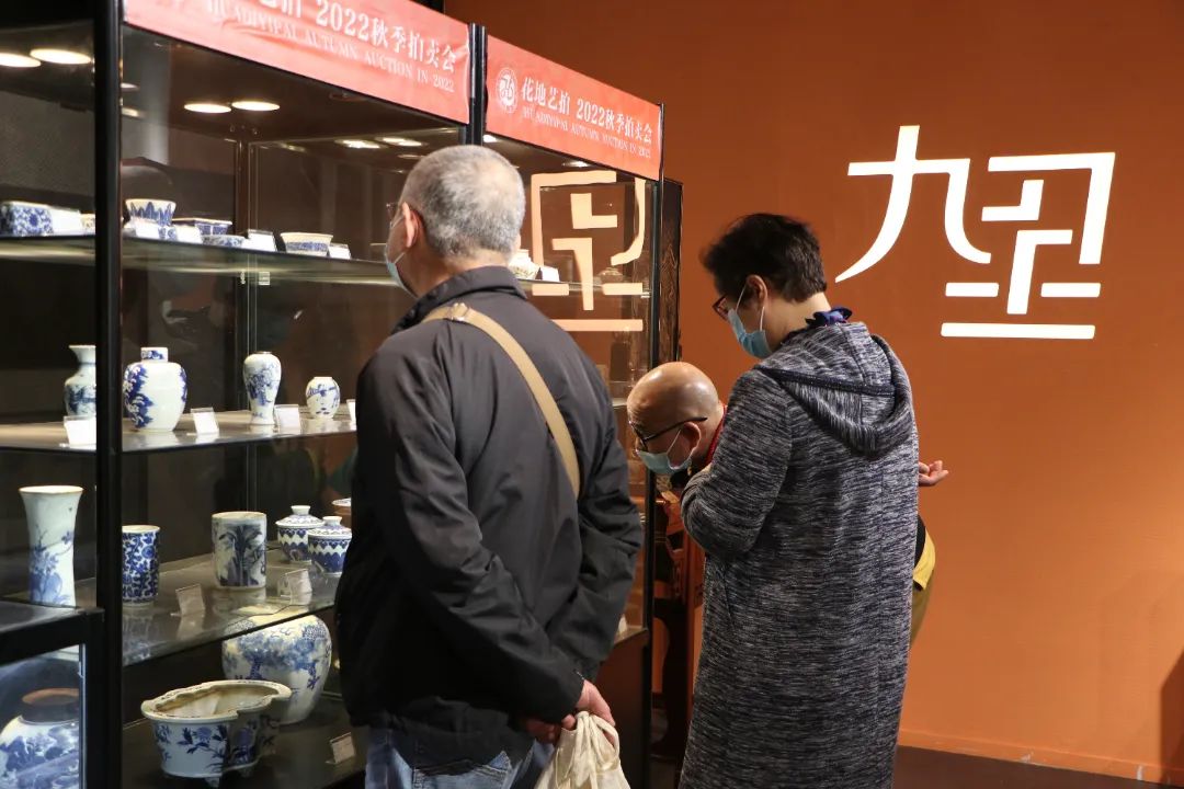 現(xiàn)場(chǎng)|花地藝拍2022秋拍預(yù)展現(xiàn)場(chǎng)盛況直擊，明日中國(guó)書畫專場(chǎng)開拍！