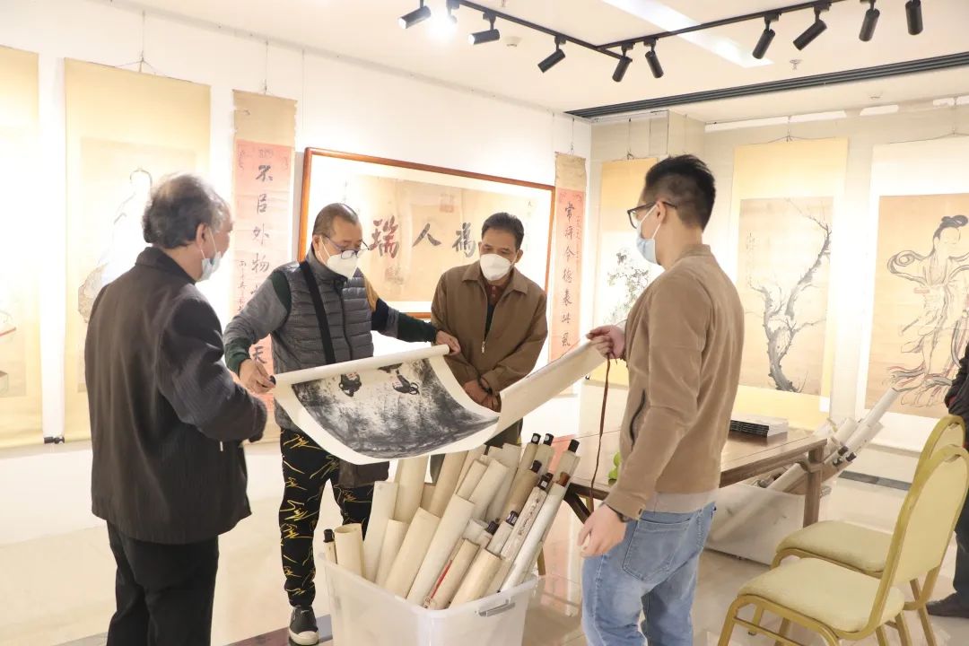 現(xiàn)場(chǎng)|花地藝拍2022秋拍預(yù)展現(xiàn)場(chǎng)盛況直擊，明日中國(guó)書畫專場(chǎng)開拍！