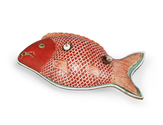 清  礬紅彩魚(yú)紋捧盒
